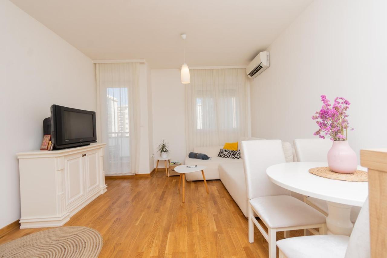 Lux City Apartment With Parking Podgorica Esterno foto